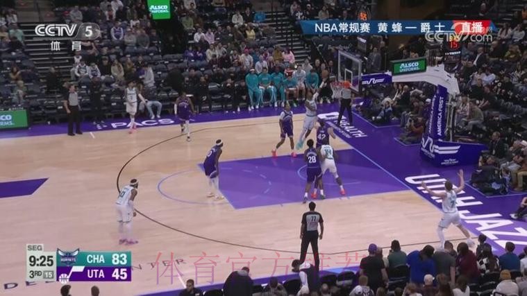 篮下肆虐!迪亚巴特前场板接暴扣 篮下肆虐!迪亚巴特前场板接暴扣