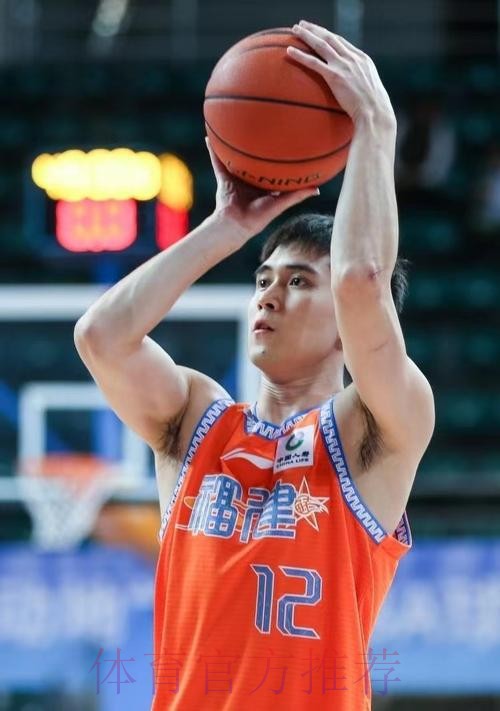 面对尼尔森 曾凌铉后撤步三分命中